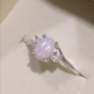 💍New💍Silver Tone Opal Ring💍